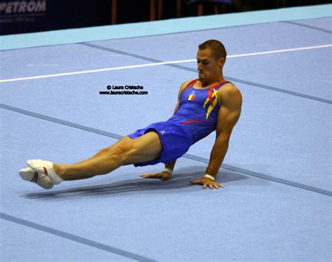 Na ginástica artística feminina existem quatro aparelhos: Campionatul National de Gimnastica Artistica 2014 | Laura ...