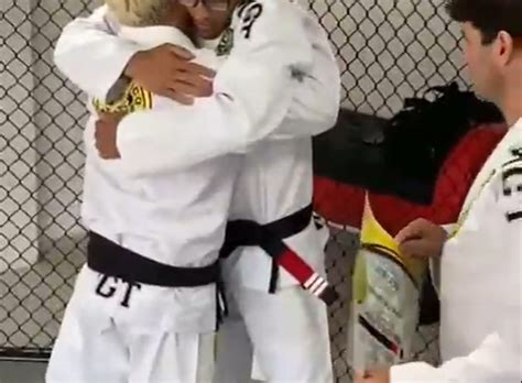 Charles oliveira delivered a technical knockout out to michael chandler in the second round of their the brazilian native is now the ufc lightweight champion. BOEC.COM - FIGHT!