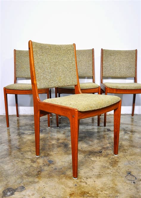 Select Modern Set Of 4 Danish Modern Teak Dining Chairs