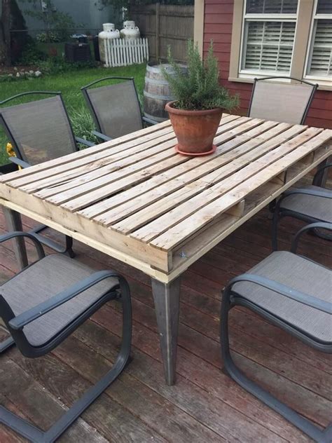 pallet dining table Pallet dining diy table wood wooden chairs