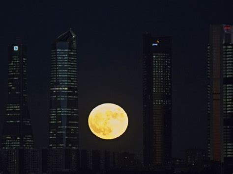 The Only Supermoon Of The Year Will Rise Sunday Evening Supermoon