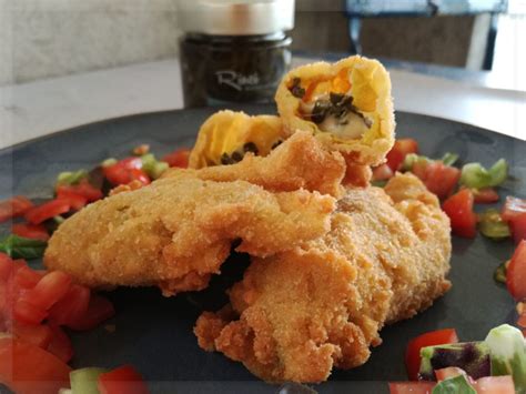 Maybe you would like to learn more about one of these? Fiori di zucca fritti ripieni di paccasassi e mozzarella ...