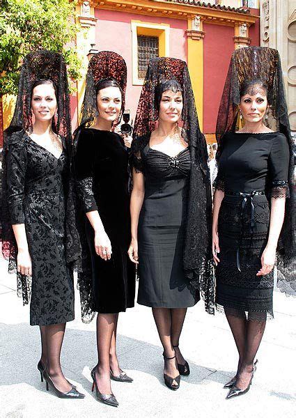 Madrinas Con Mantilla Simply Seville Vestidos De Manta Traje