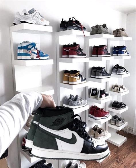 The kimmama shoes travel bags are a versatile storage option for your sneakers that are best suited to travel, organization, storing and washing. Does your collection compete? 💯💯💯 | Sneakerhead room ...
