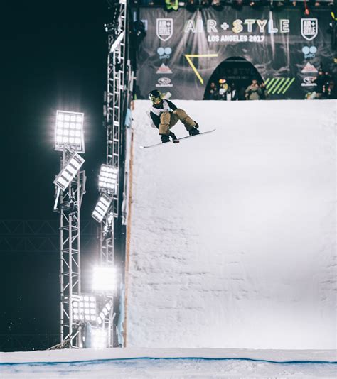 Snowboarder Snowboard Jump And Stunt Hd 4k Phone Hd Wallpaper