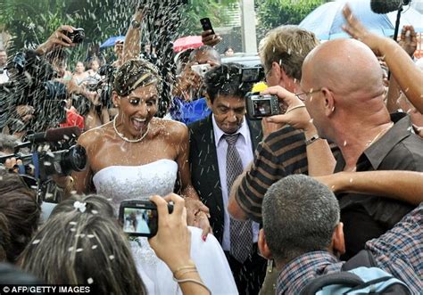 transgender woman ignacio estrada marries gay man in first lgbt wedding in cuba daily mail online