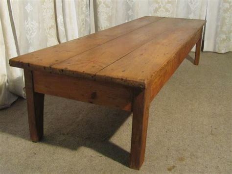 With its solid pine top with a mix of new and reclaimed wood you will find knots, cracks and other features that make each table unique. Rustic French Farmhouse Coffee Table - Antiques Atlas