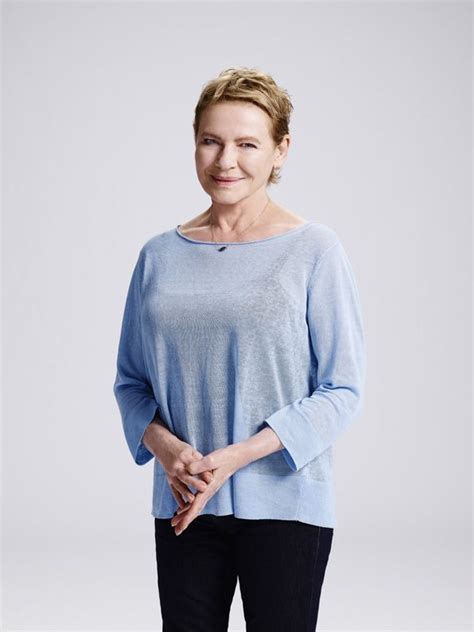 Hey I Know You Meet The Cast Of Life In Pieces Life In Pieces Dianne Wiest Tv Moms