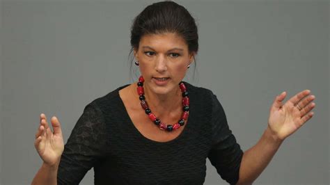 Along with dietmar bartsch, she was the parliamentary chairperson of die linke from 2010 to 2019. LINKE-Vize Sahra Wagenknecht: Unterhaltszoff in RTL-Sendung - Saarland - Bild.de