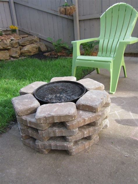 With a fire pit like this, just add some sofas and you will have a perfect place to spend quality time with your family or friends. A DIY firepit and grill combo | Diy fire pit, Backyard ...