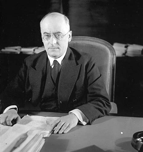 Includes students from each undergraduate division who have met the following academic criteria: Opiniones de heinrich bruning