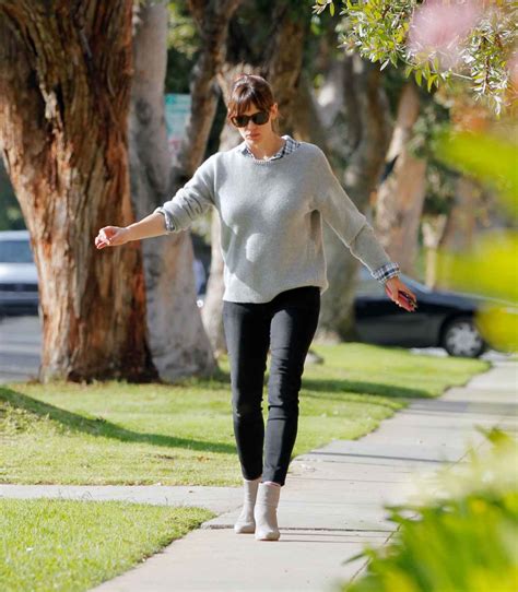 Jennifer Garner Street Style Out In La Feb 2015