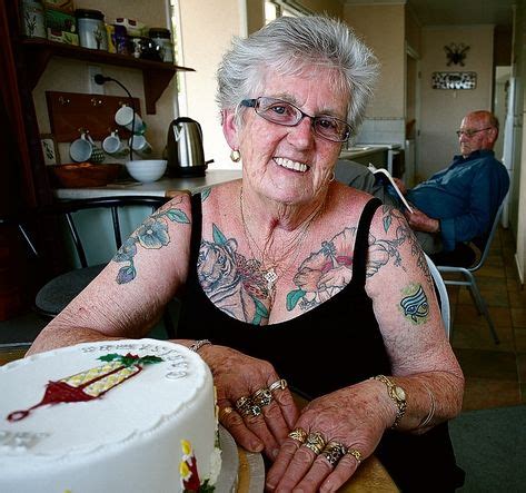 Tattooed Granny Tatuajes Viejitos Tatuados Vejez