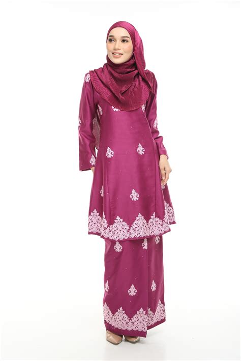Little tatara the klasik baju kurung pesak. 20+ Ide Baju Melayu Perempuan Tradisional - JM | Jewelry ...