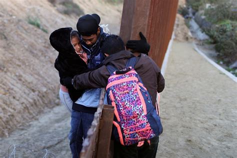 Trump Culpa A Demócratas Por Muertes De Niños Detenidos En La Frontera N