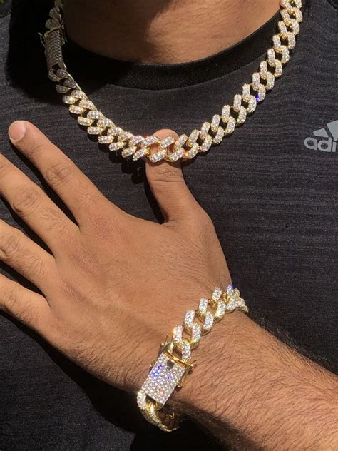 Jul 12, 2021 · here are some of the ways you could tell when the gold chain is real or not. Men's Iced out 14k gold filled Italy Miami Cuban chain for ...