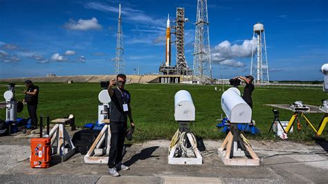 How And When To Watch Nasas Giant Rocket Launch To The Moon The New