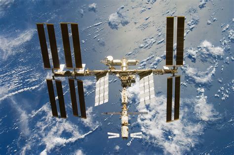 The International Space Station Seen From Space Shuttle Discovery Walpaper