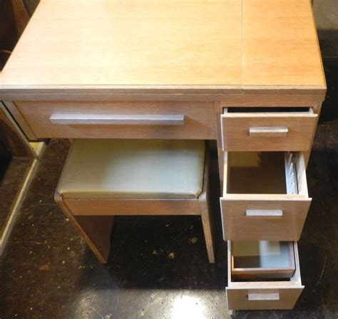 24 x 20 x 31 when closed. Singer 3-Drawer Sewing Machine Cabinet No. 65 | Sewing ...