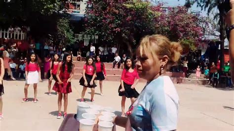 Niñas Bailando Regueton En Escuela Super Gracioso Youtube