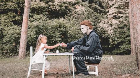 Michael Myers Themed Halloween Shoot Is Cutest Creepiest Of 2020