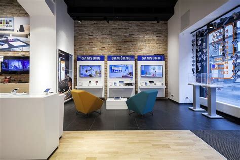 Smartphone Concept Store By Brigada Retail Design Blog Electronics