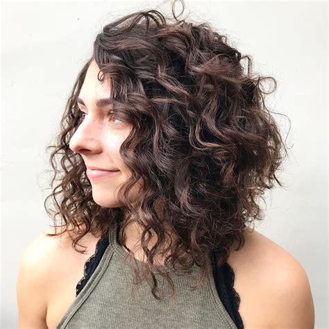 25 Best Shoulder Length Curly Hair Cuts And Styles In 2021