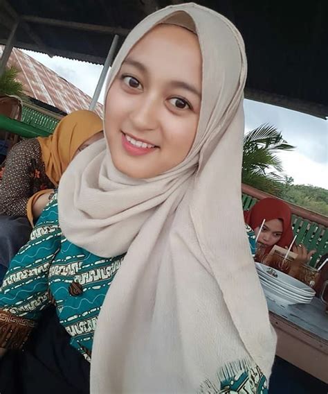 Foto Cewek2 Cantik Berhijab Satu Trik