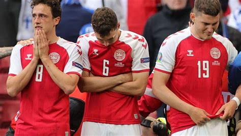 Die dramatischen szenen in kopenhagen waren der beginn eines emotionalen auf und abs für die dänen, das in der. Dänemark bei der EM 2021: Der schwierige Umgang mit dem ...