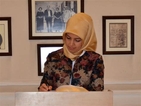 İlk ve orta eğitimini siirt'te tamamlayan sancak üniversiteyi ise i̇stanbul üniversitesi i̇şletme fakültesi'nde. Yusuf Tekin kimdir aslen nereli eşi Ayşe Tekin kimdir ...