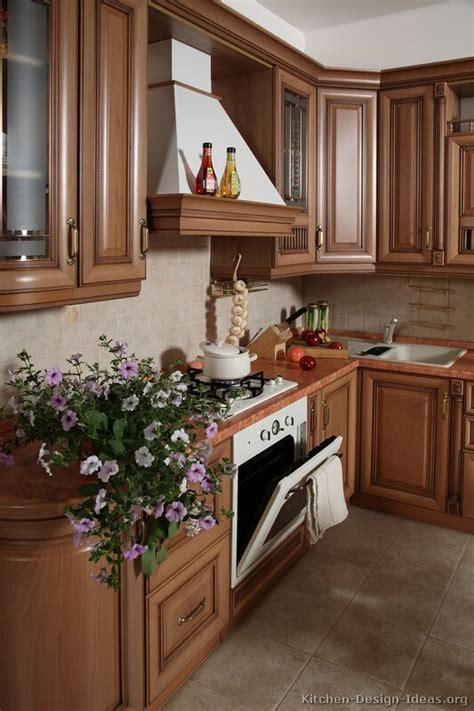 5 contemporary design trends that home 11 modern interior design ideas for kitchen: Pictures of Kitchens - Traditional - Light Wood Kitchen ...