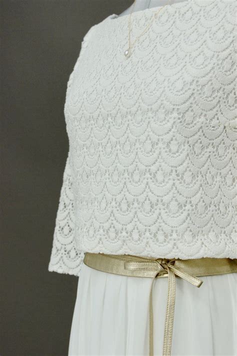 Brautkleid rückenfrei brautkleid schlicht brautkleid spitze hochzeitskleid spitze magische hochzeit prinzessin hochzeit vintage hochzeit kleidchen bruder. Spitzentop für die Braut mit grober Spitze - Kate | Braut ...