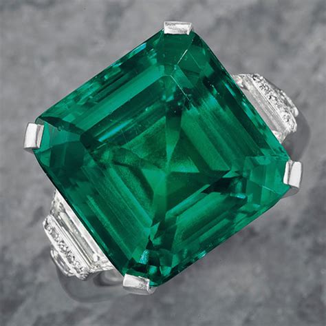 Glorious greenery: 5 emerald jewellery designs we love