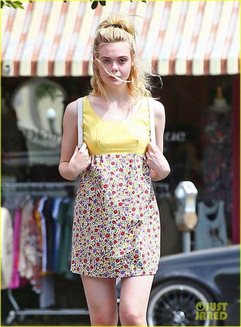 Elle Fanning Looks Pretty In Florals10406mytext Elle Fanning Style Pinup Girl Clothing Elle