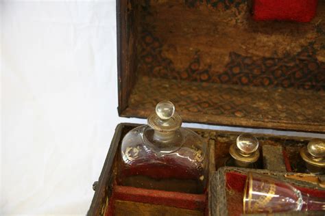 18th Century Pirates Chest For Decanter Set And Glasses 598086
