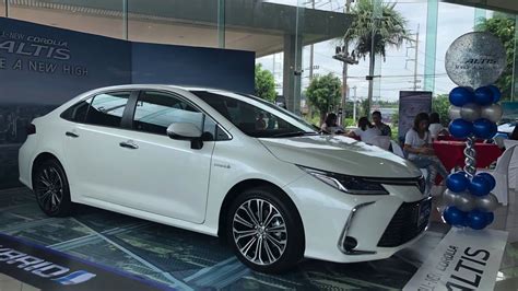 It is available in 7 colors, 3 variants, 1 engine, and 1 transmissions option: Toyota Corolla Altis 2020, Really New Sedan - YouTube