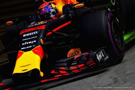 F1 driver @redbullracing | keep pushing the limits shor.by/maxverstappen. Max Verstappen - Verstappen.nl | Formule 1, Racen, Seizoenen
