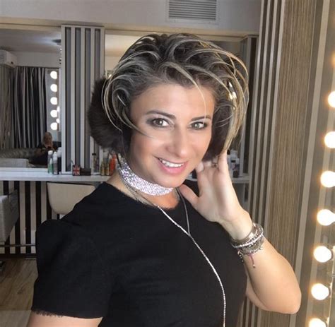 Her birthday, what she did before fame, her family life, fun trivia facts, popularity rankings, and more. Anamaria Prodan l-a înnebunit pe un fotbalist al Stelei ...