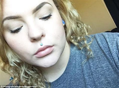 Teens Makeup Shamed A Waitress Instead Of Tipping Her Daily Mail Online