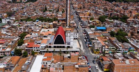 Estos Cinco Barrios De Medellín Han Visto La Vida A La Luz De Una Iglesia
