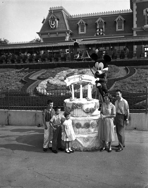 A Pictorial Look At Disneylands First Decade The Walt