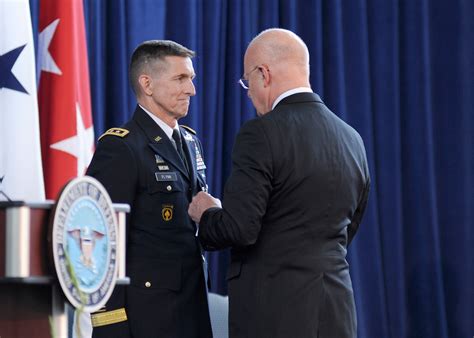 Lt Gen Flynn Retires From Dia 33 Year Army Career Defense
