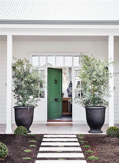 15 Welcoming Front Door Designs To Inspire Front Door Plants Front