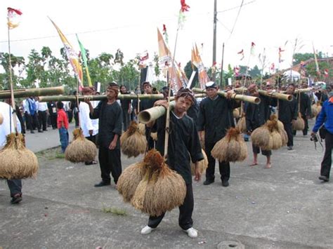 Kesenian Jawa Barat | NikeeeeenS