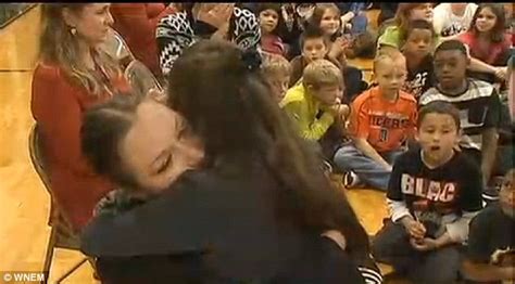 Military Mom Shawna Welborn Surprises Her Daughter At School For Her