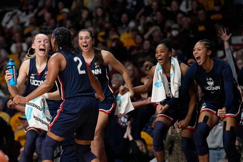 UConn Women S Basketball Moves Up To No 6 In Latest AP Top 25 Poll