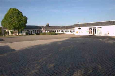 Cette brochure est destinée aux élèves qui vont devoir s'inscrire dans leur nouvelle. Enseignement Officiel | Commune de Lierneux