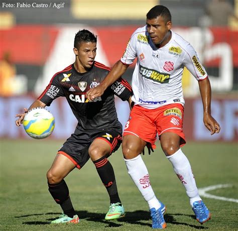 Flamengo soma mais três na liderança e chega aos 16 pontos. Flamengo e seus jogos: Flamengo 2 x 2 Bangu