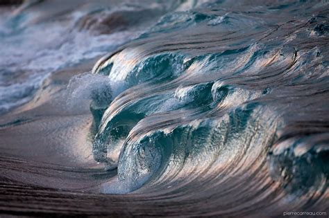 20 Majestic Wave Photos That Capture The Beauty Of Breaking Waves