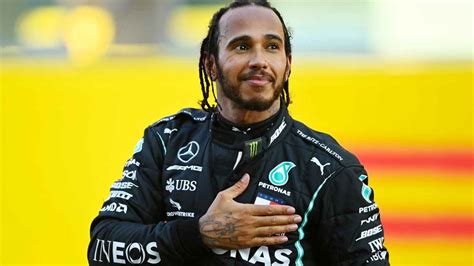 Lewis hamilton of mercedes wrapped up his fifth formula one drivers' title in october at the mexican grand prix.credit.moises lewis hamilton described this year as magical, winning his fifth. Lewis Hamilton rivela che Auto guida su strada: è un ...